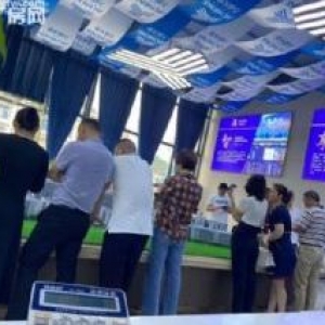 全新厂房出售，面积800平起首付2成，带食堂宿舍招工方便交通