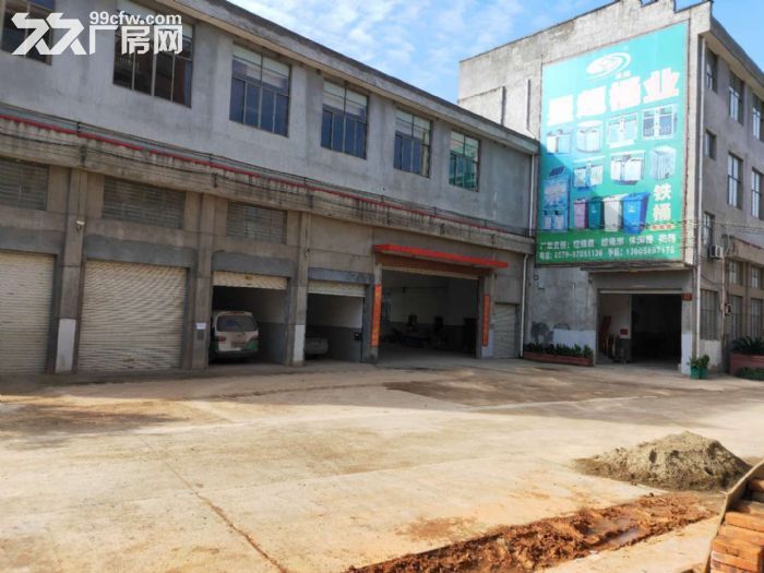 前仓花园路全新厂房三楼3300平米，二楼2600平米，一楼800平米